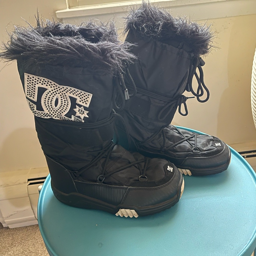 DC chalet snow boots